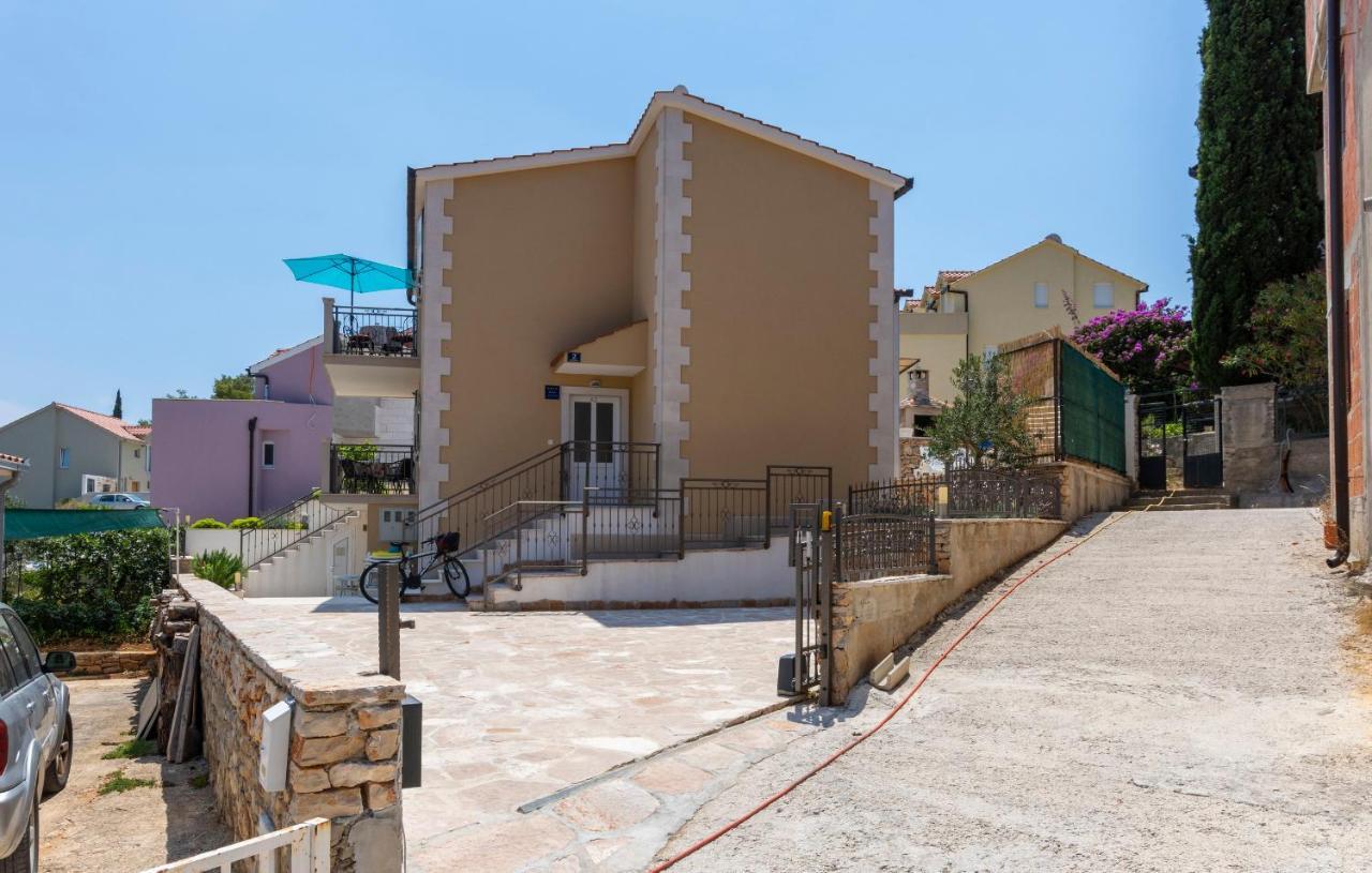 Apartments Listes Милна Екстериор снимка