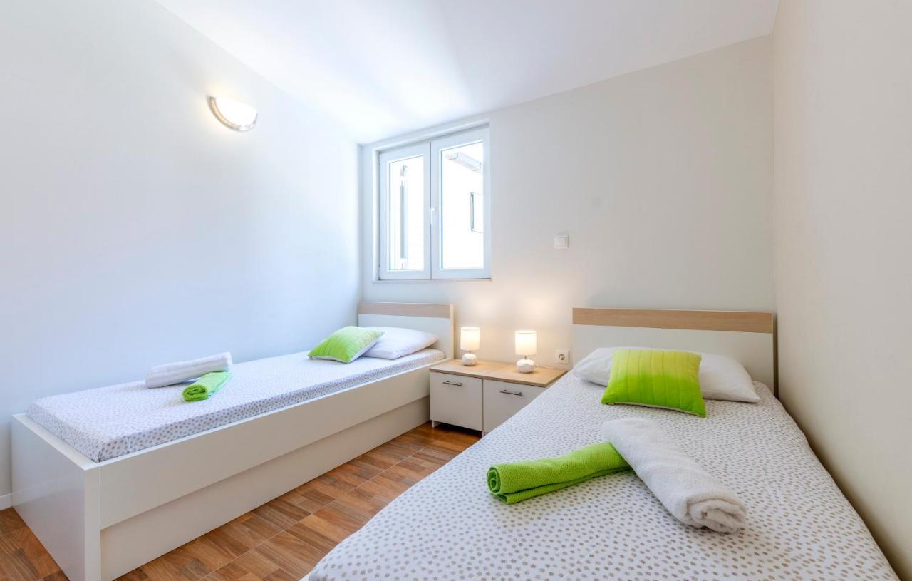 Apartments Listes Милна Екстериор снимка
