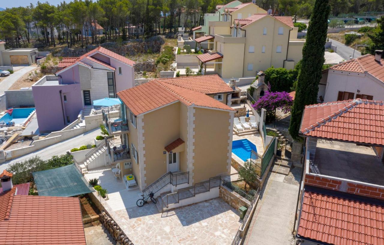 Apartments Listes Милна Екстериор снимка