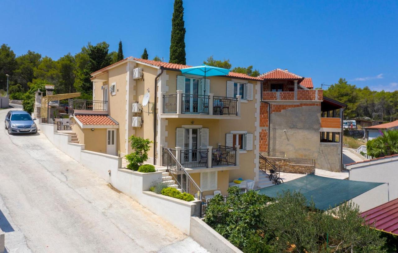 Apartments Listes Милна Екстериор снимка