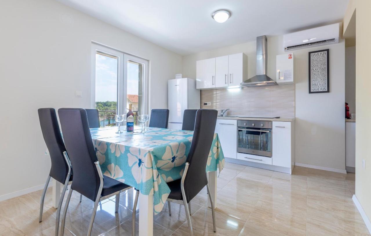 Apartments Listes Милна Екстериор снимка