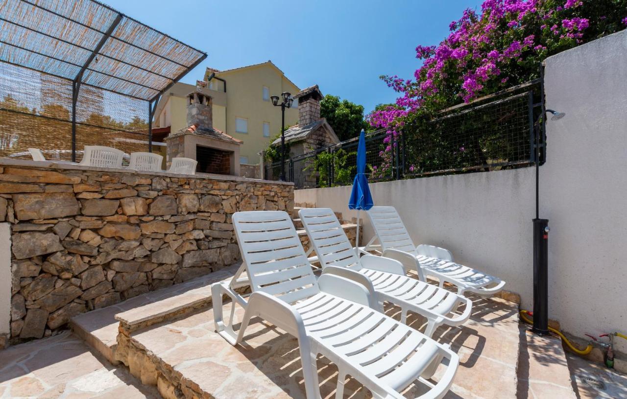 Apartments Listes Милна Екстериор снимка