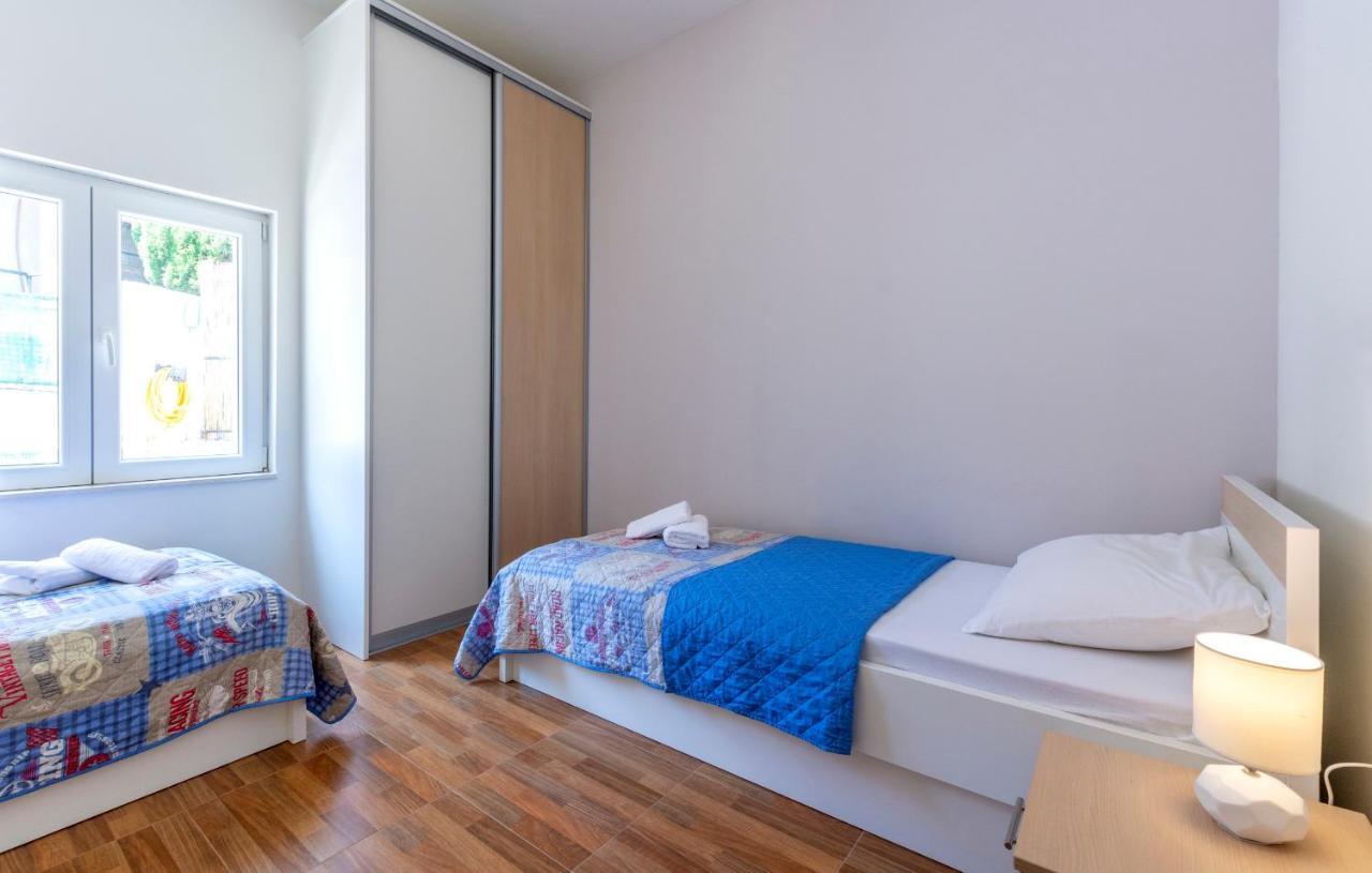 Apartments Listes Милна Екстериор снимка