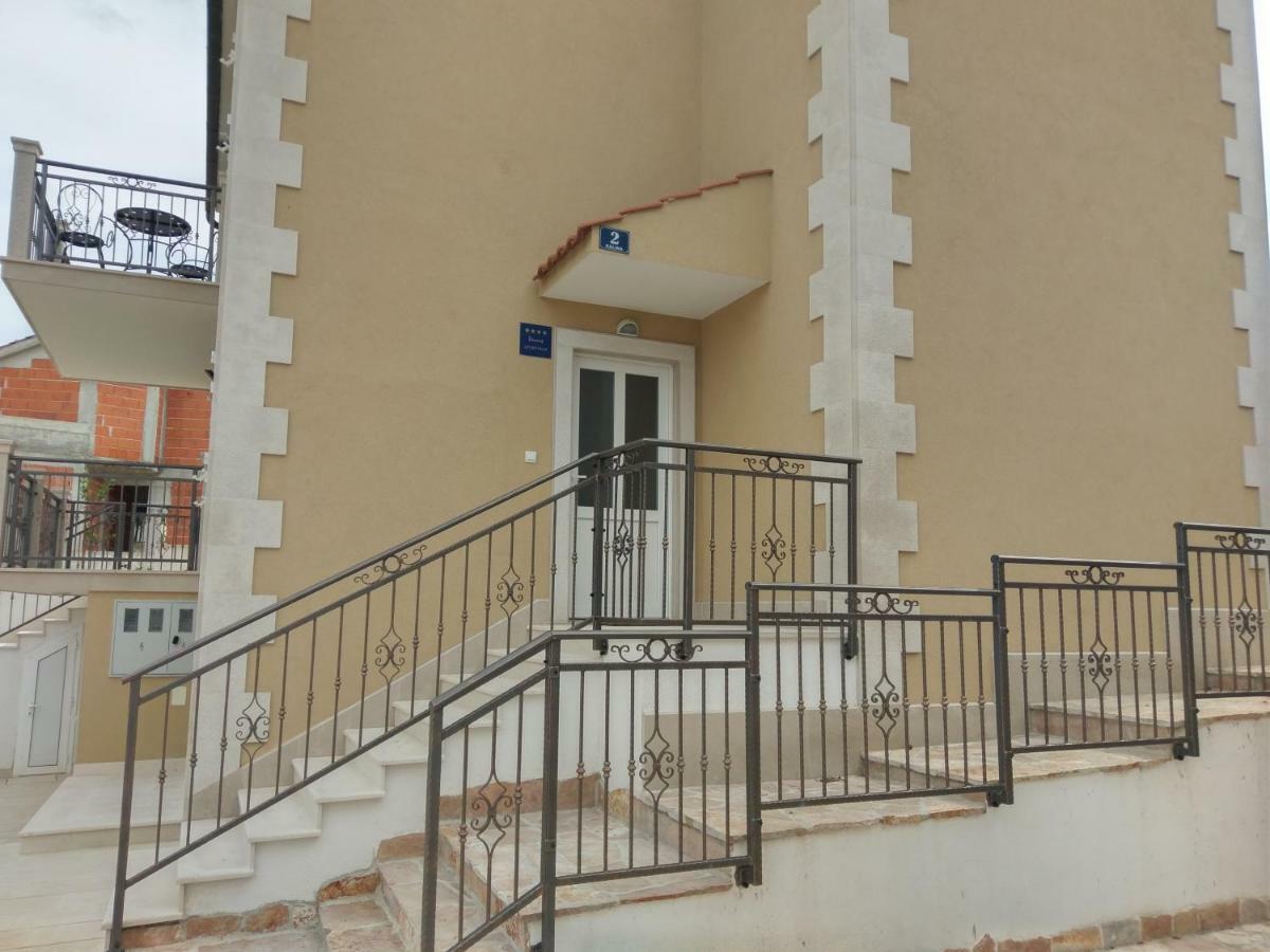 Apartments Listes Милна Екстериор снимка